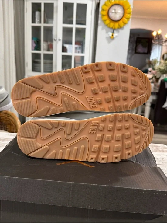 Nike Women's Air Max 90 Futura 'Buff Gold Light Silver' DV7190-700 Size 10 - Picture 8 of 8